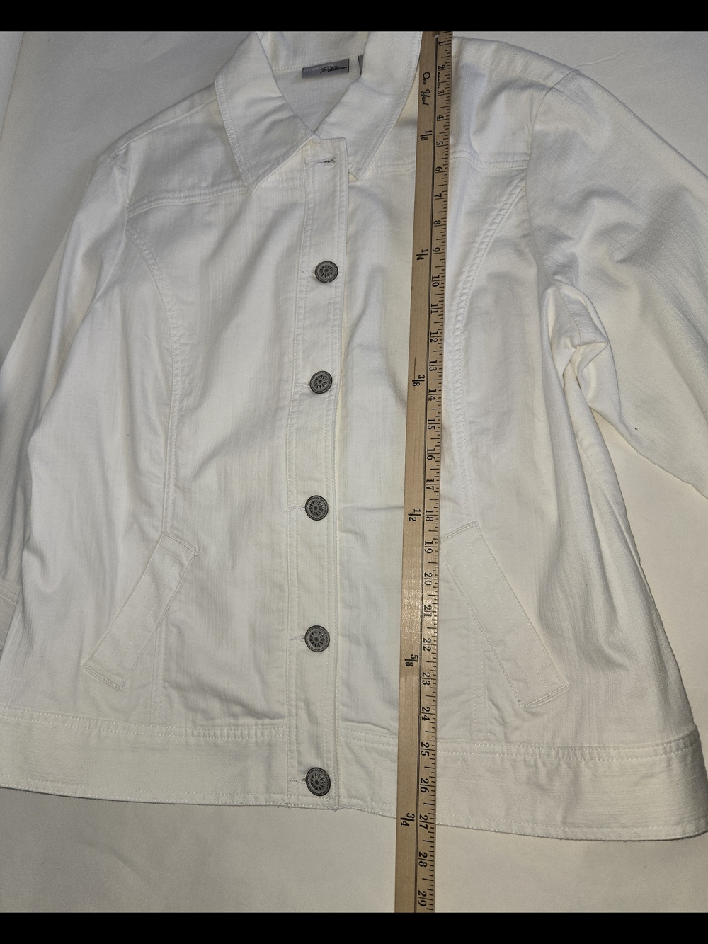 Chico's Women's White Button-Up Lightweight Denim Flattering Jacket Women Size 3 - Picture 6 of 10